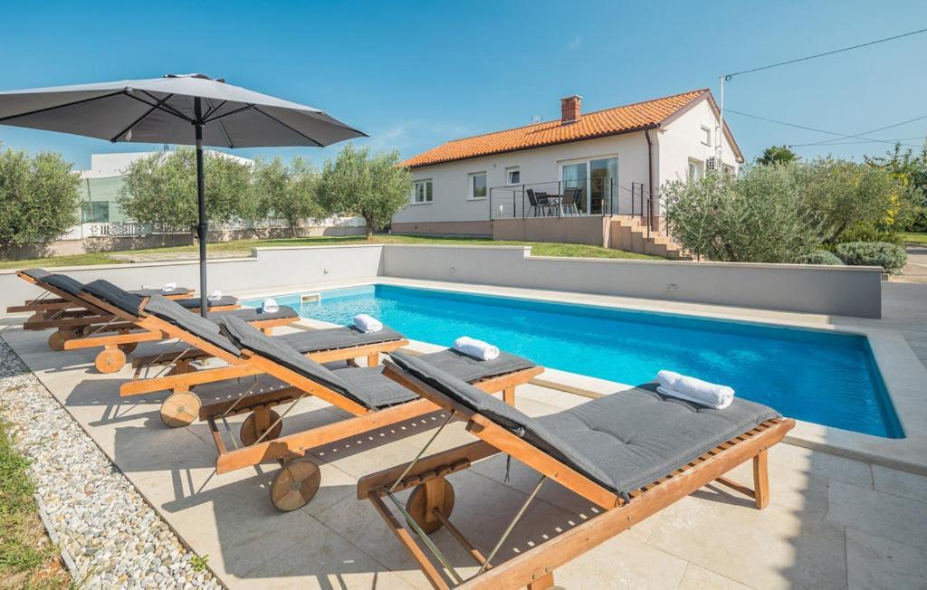 Villa Viktoria Poll&Garden View Kastelir Exterior photo